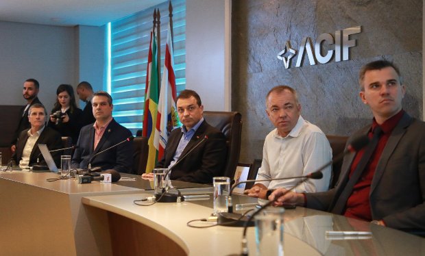 Governador anuncia recuperação da SC 401 na sede da ACIF
