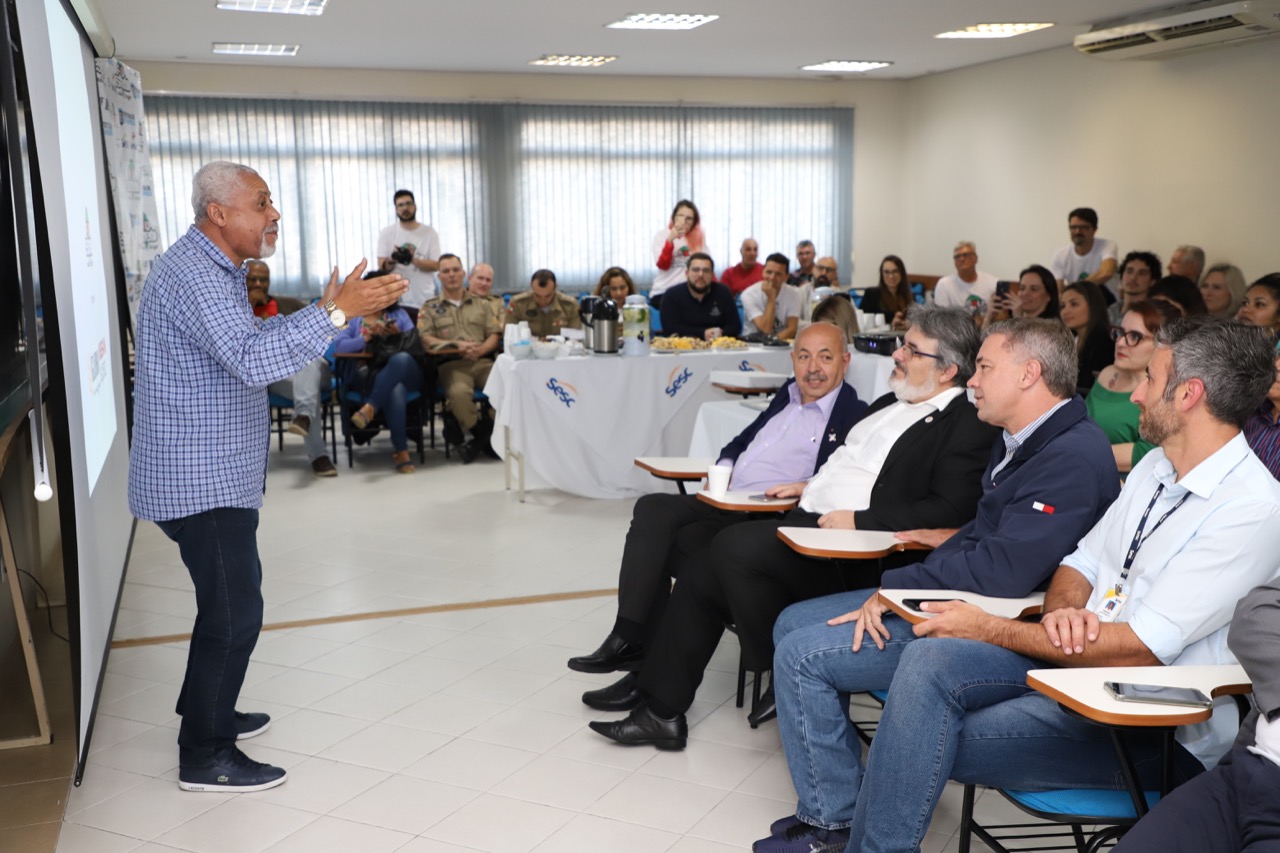 PREFEITO CONCLAMA ENTIDADES DO BAIRRO A ABRAÇAR O PROJETO “SOU ESTREITO E NÃO LARGO”