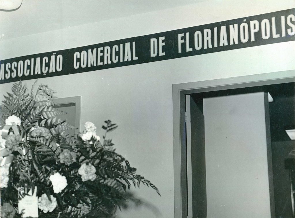 3 Entrada da sede Edificio Jorge Daux, inaugurada em 1971